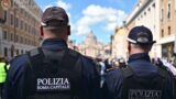 Roma, stretta anti-abusivismo: maxi sequestro di souvenir religiosi falsi e cibo adulterato e multa da 5mila €