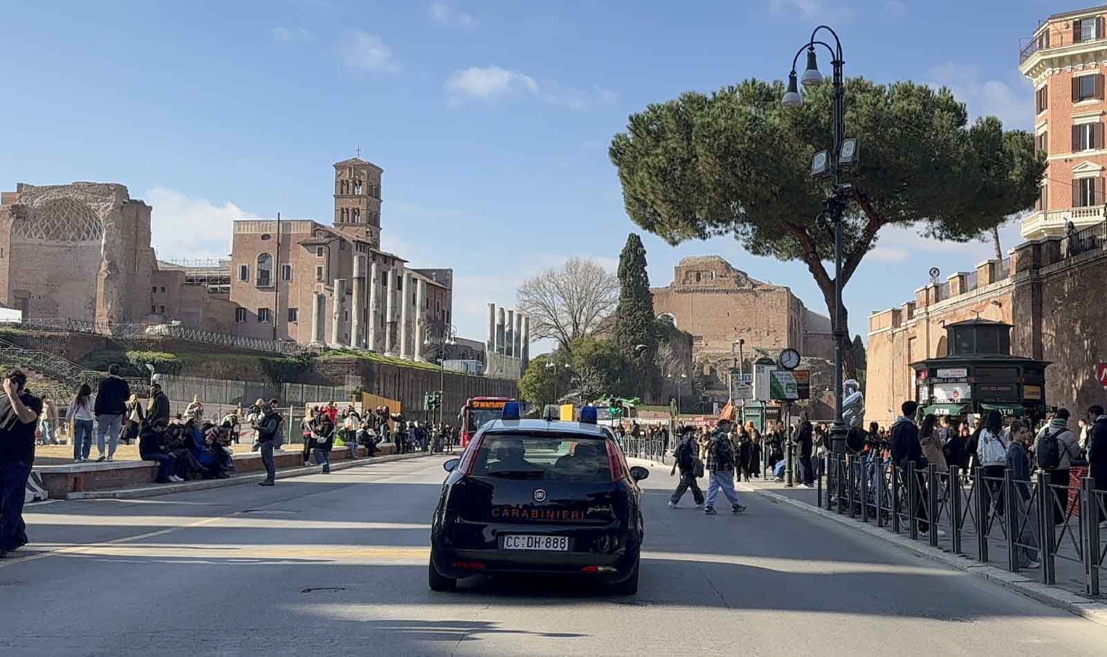 Roma, Carabinieri in via dei Fori Imperiali
