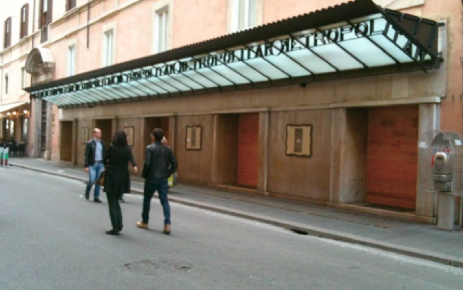 Roma, ex cinema Metropolitan di via del Corso