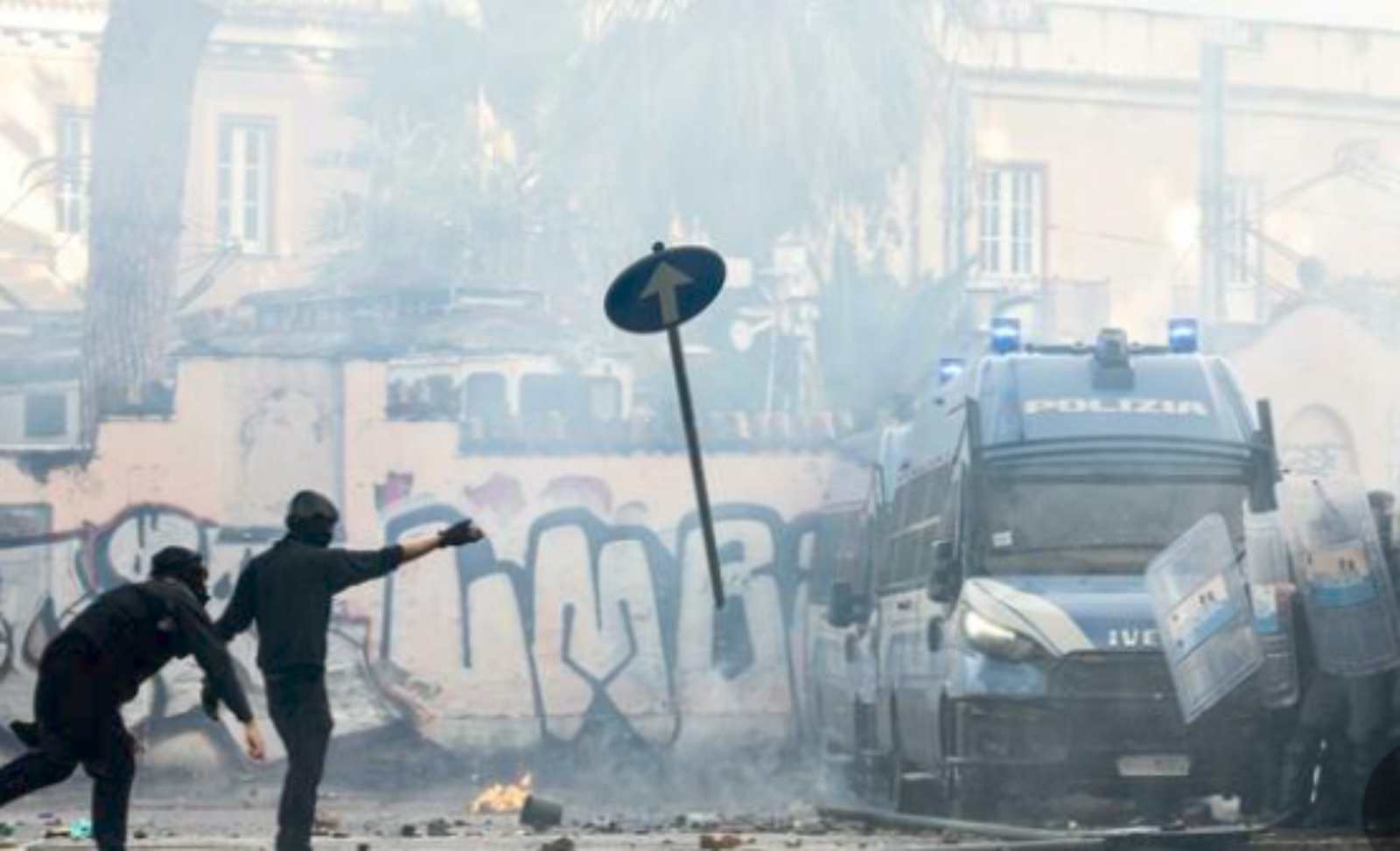 Roma, corteo a Roma, momenti di tensione