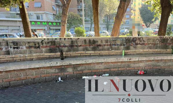 Roma, degrado in piazza dei Consoli