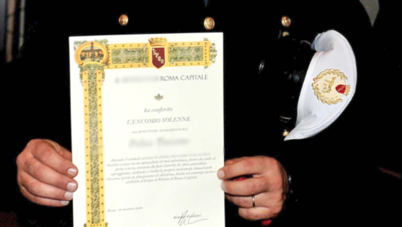 Roma concede encomio