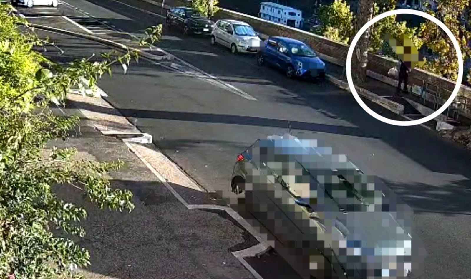 Roma, gettava sacchetti nel Tevere come fosse una pattumiera