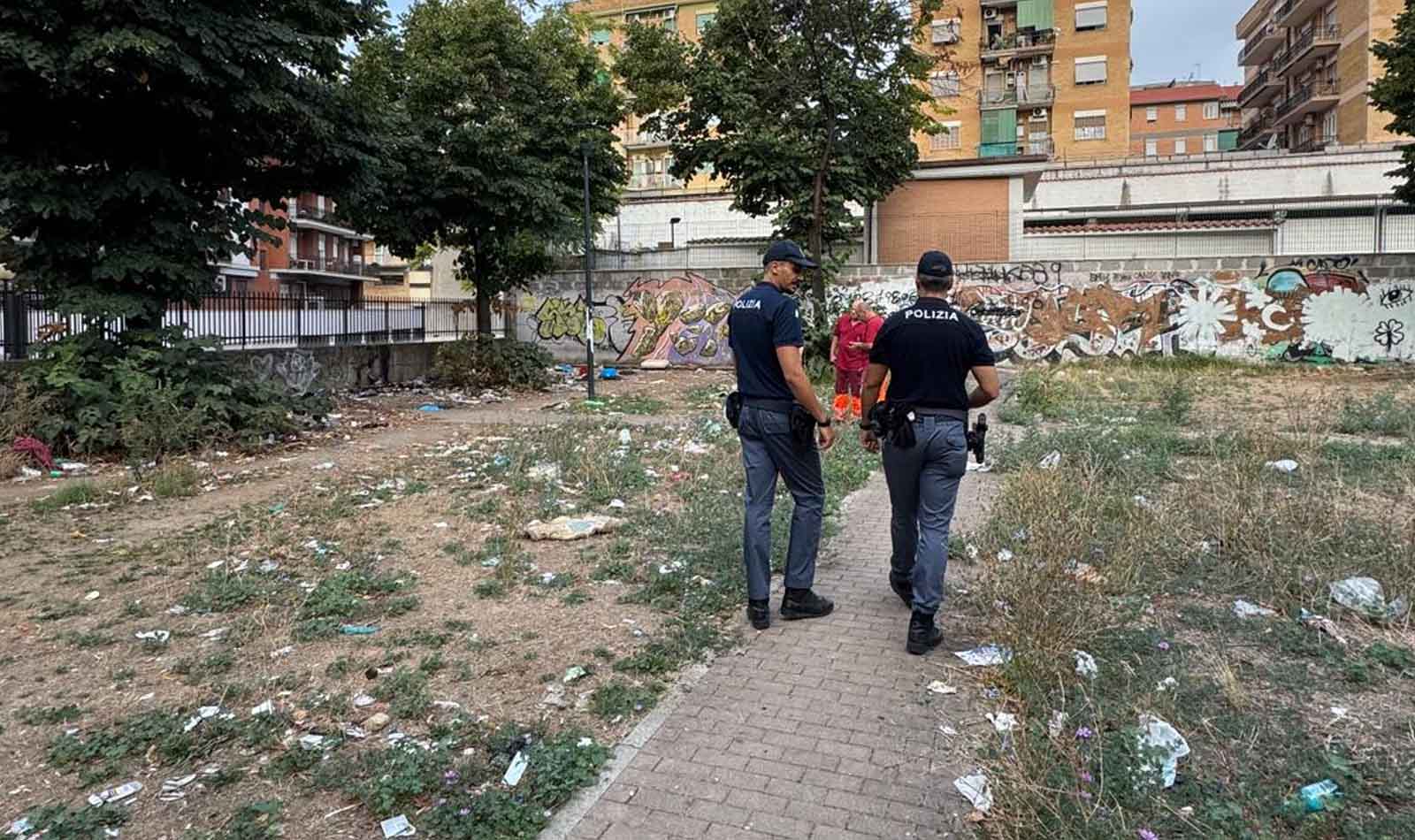 Roma, il muretto della droga e la catena di spaccio Tor Bella Monaca