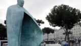 Roma, Papa Wojtyla, ripulita la statua a Termini: era stata imbrattata dai pro Pal
