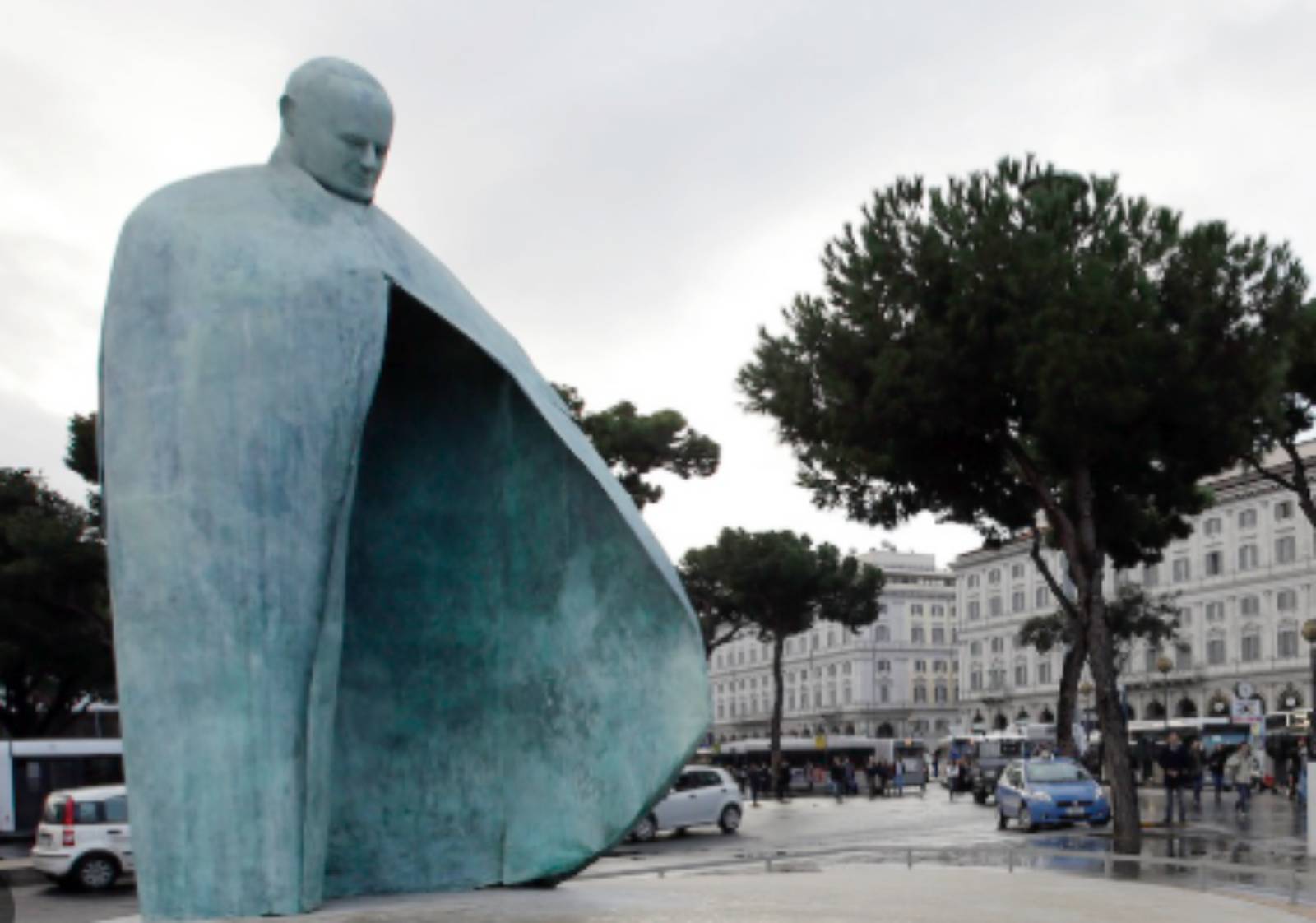 Roma, la statua ripulita