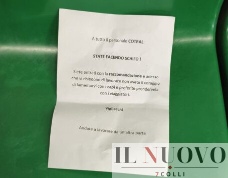 cartello sui sedili del treno Roma - Viterbo