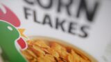 Fiumicino, nascondono 160 mila euro nelle scatole dei corn flakes: i soldi diretti in Gambia