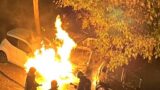 Notte di fuoco a Ostia, in fiamme tre auto (FOTO)