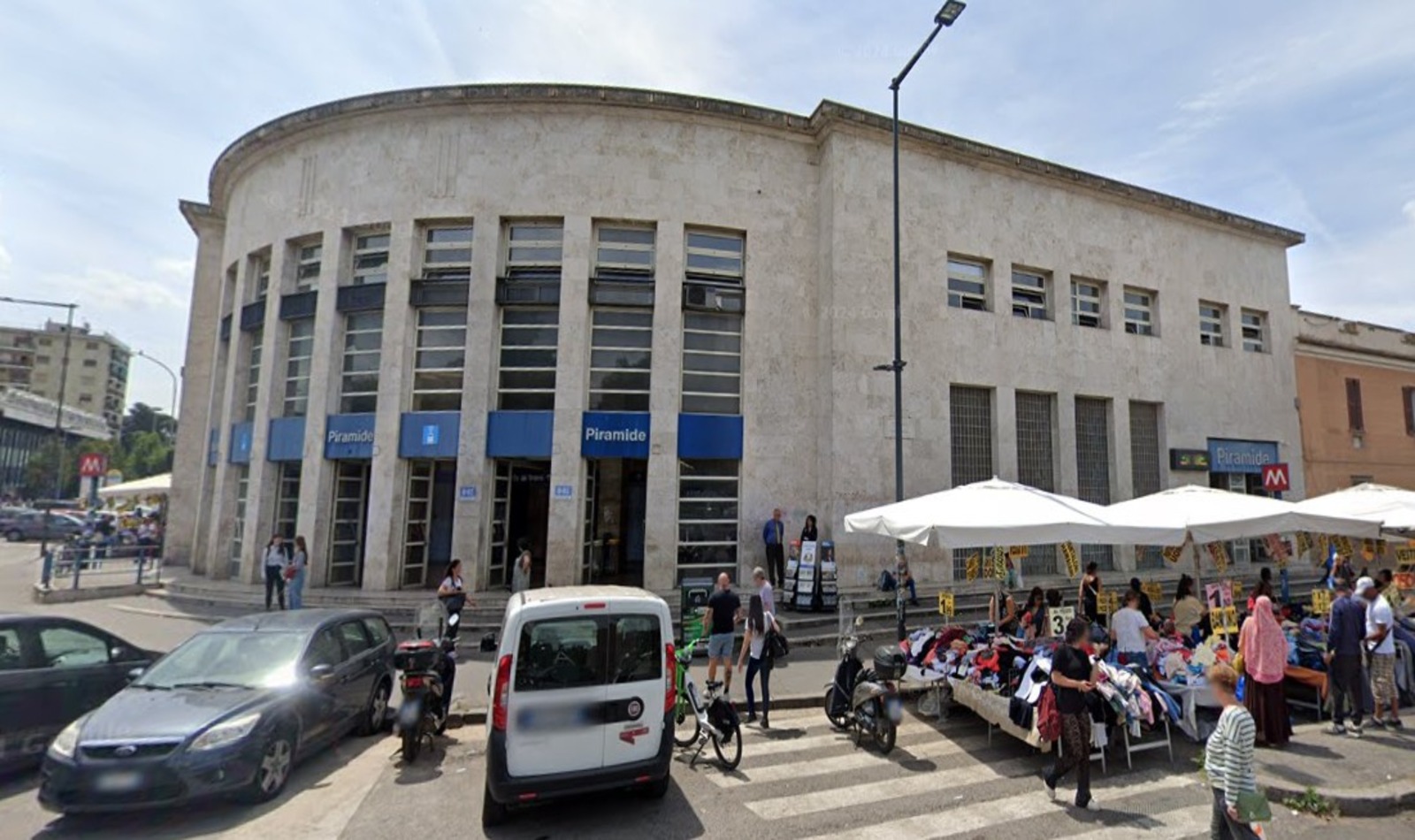 Metro Piramide