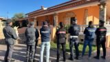 Roma, ruspe sulla villa abusiva del clan: demolita la centrale dello spaccio a Finocchio