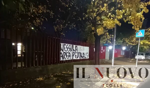 striscioni Via Scalea Morena
