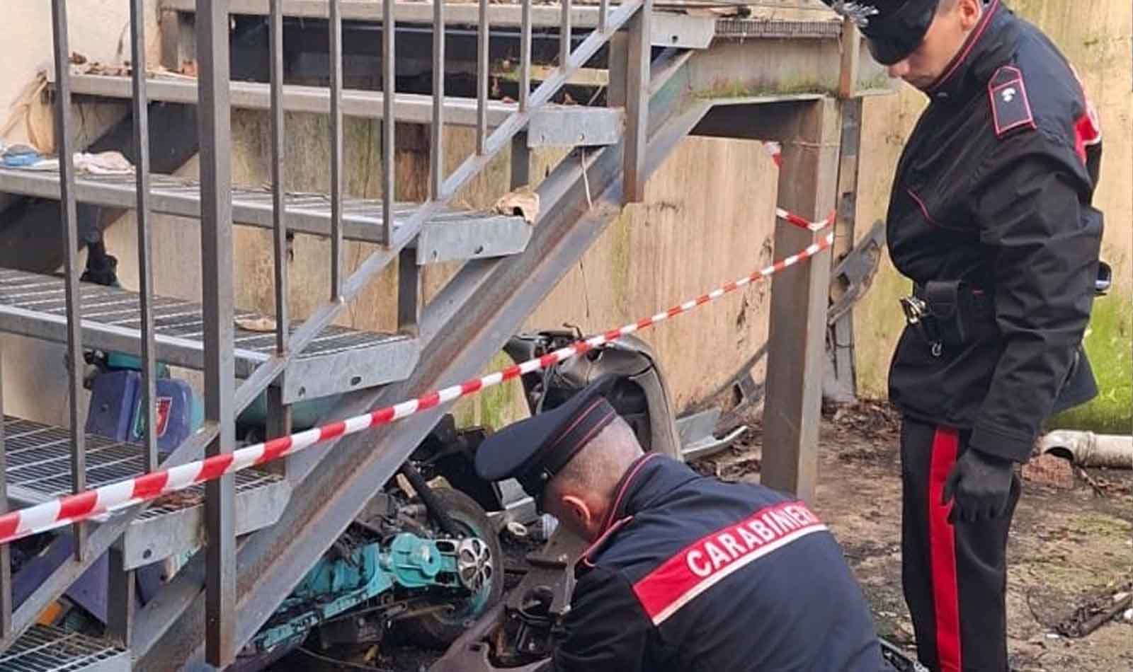 Albano Laziale, auto rubate e rifiuti pericolosi in un garage condominiale