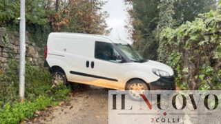 Artena, furgone “fantasma” blocca la strada per la Madonna della Vittoria: quartiere isolato