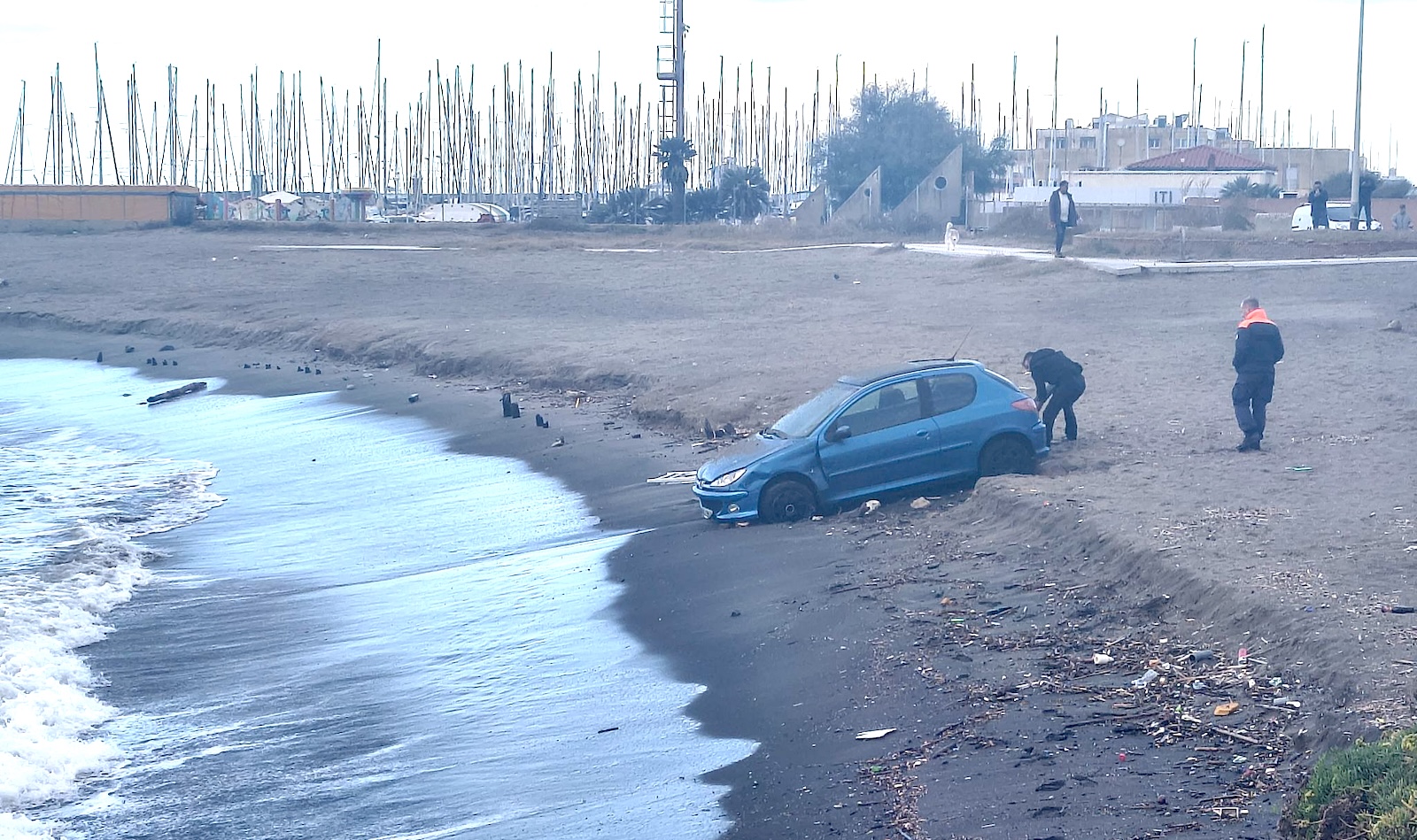 Auto in acqua Ostia
