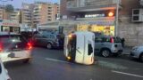 Roma, auto ribaltata in via Ugo Ojetti: traffico paralizzato
