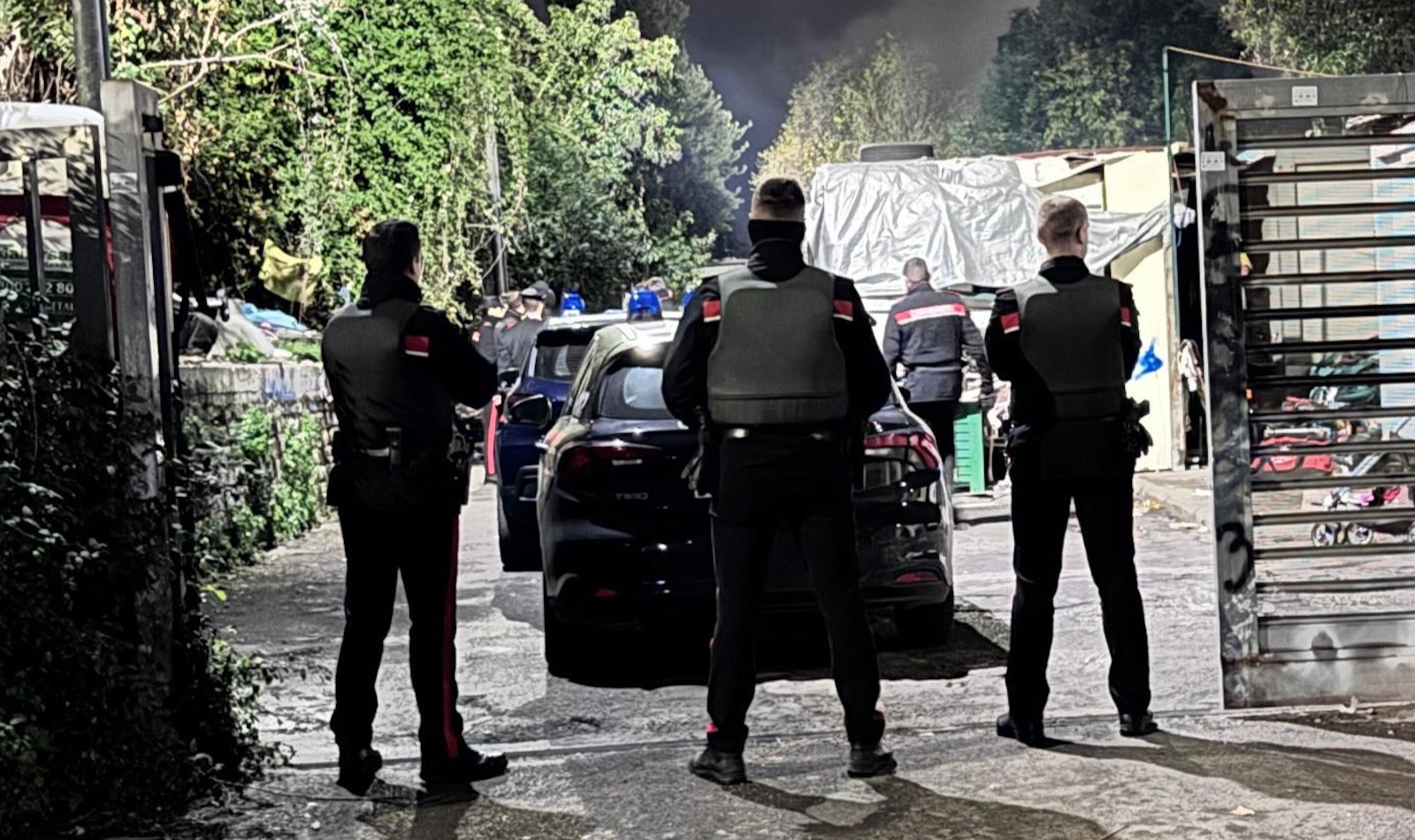 Carabinieri campo rom via dei Gordiani