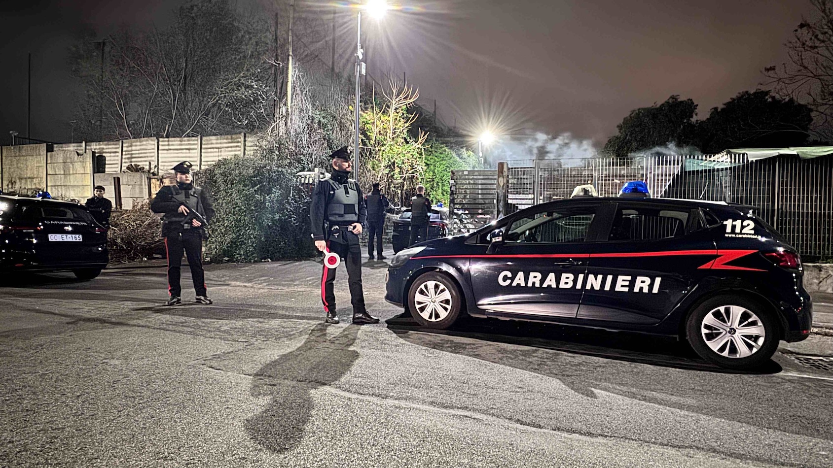 Carabinieri campo rom via dei Gordiani