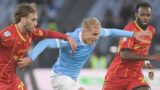 La Lazio stende il Lecce 2 a 0 all’Olimpico: doppio palo, Var, nuova aquila Flaminia e protesta sugli spalti