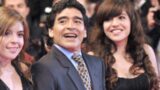A Roma il processo Maradona, in tribunale arrivano le figlie e l’ex moglie: “Diffamate dall’ex manager”