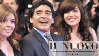 A Roma il processo Maradona, in tribunale arrivano le figlie e l’ex moglie: “Diffamate dall’ex manager”