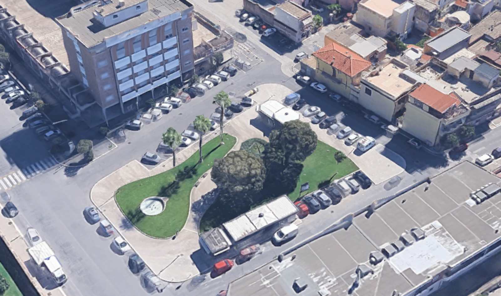 Nettuno piazza Bandol, foto Google Maps