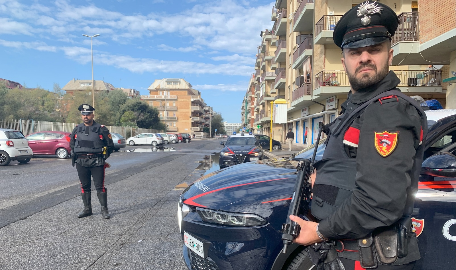 OSTIA - I controlli dei Carabinieri in piazza Gasparri