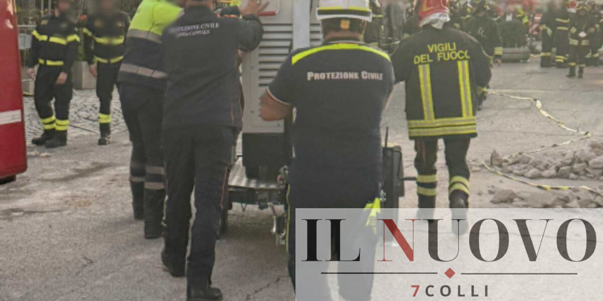 Roma, via Cavour, i soccorritori al lavoro - www.7colli.it