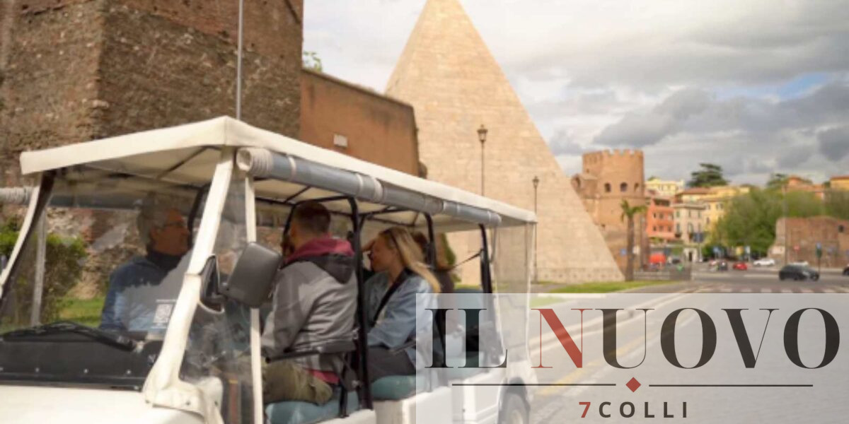 Roma, una golf car a Piramide