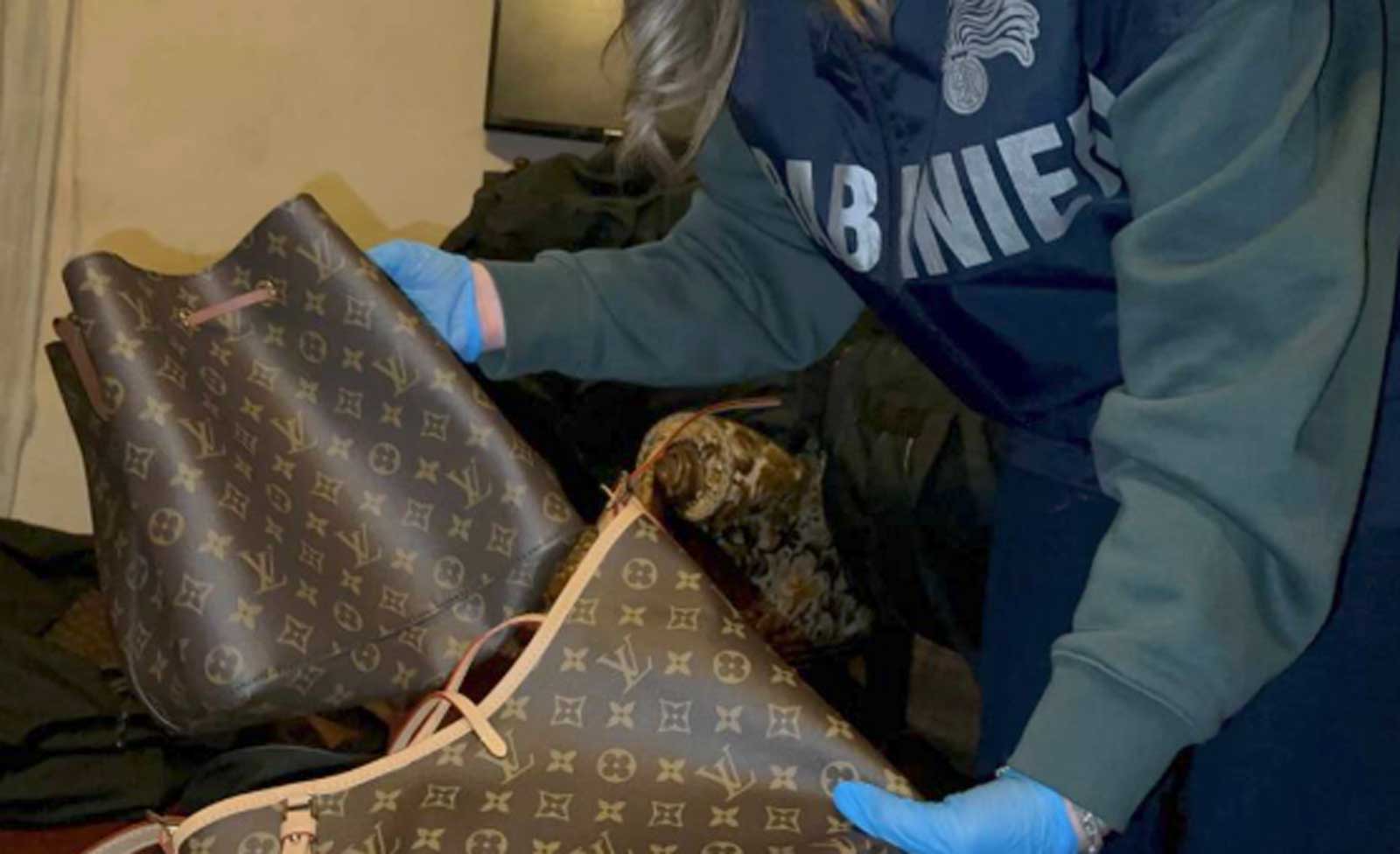 carabinieri e le borse louis vuitton