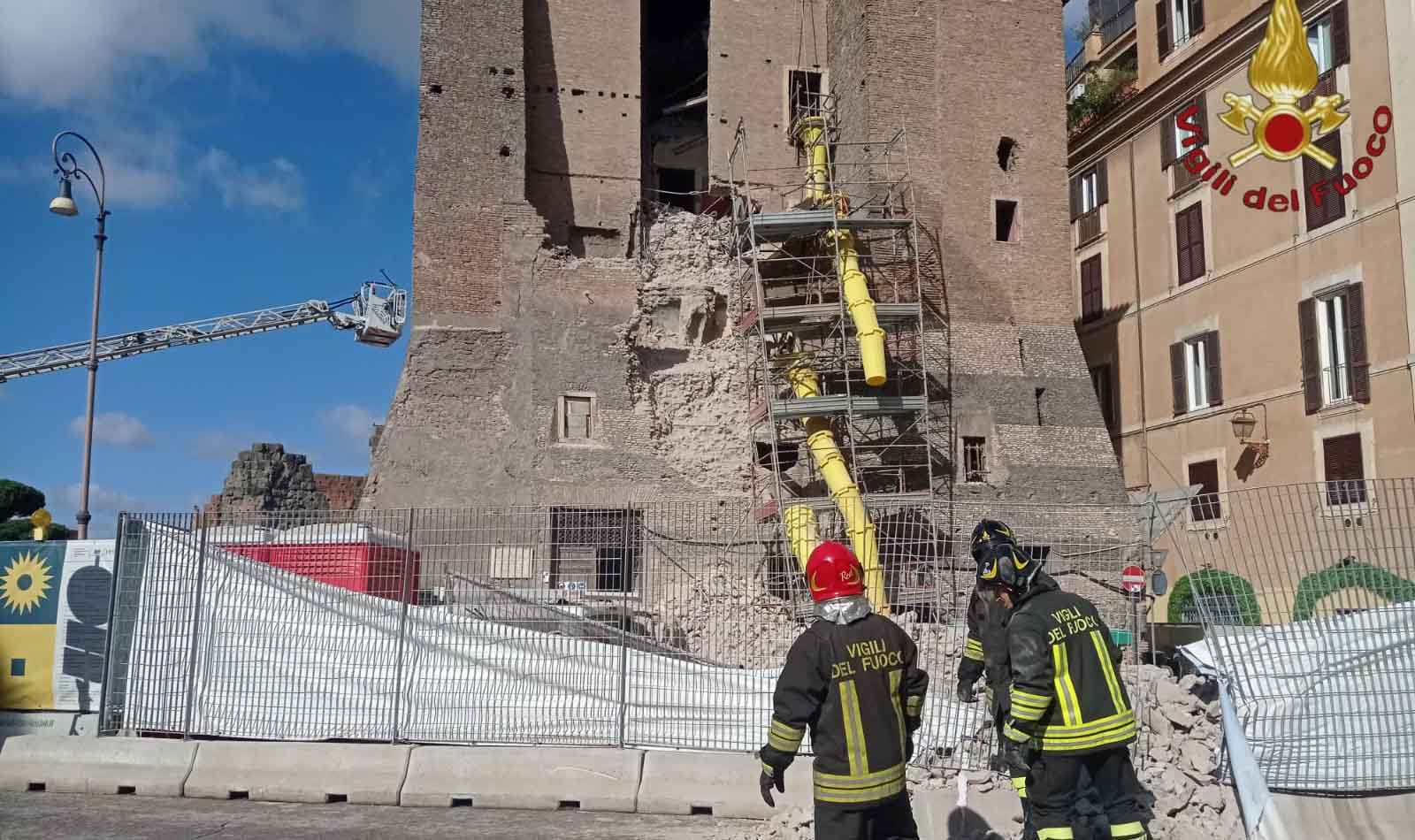 Roma, crollo Torre dei Conti