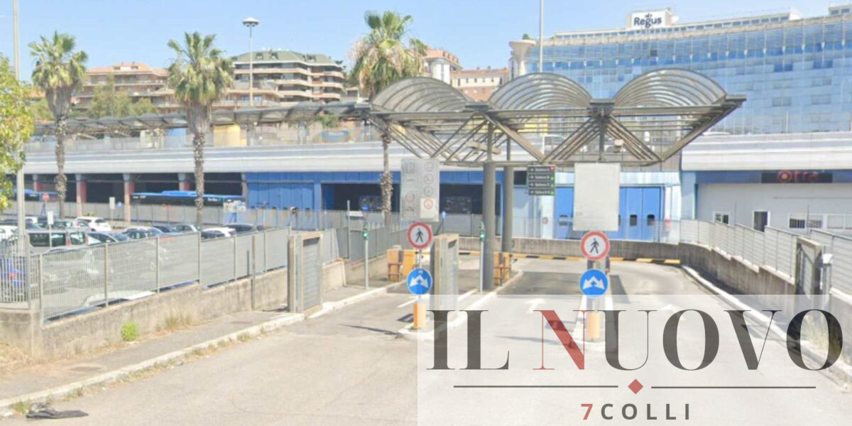 Roma, l'ingresso all'area di sosta Atac metro Laurentina, foto Google Maps