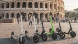 Roma, corse gratis ATAC su monopattini e e-bike: la promessa si inceppa: l’Antitrust indaga Bird, Lime e Dott