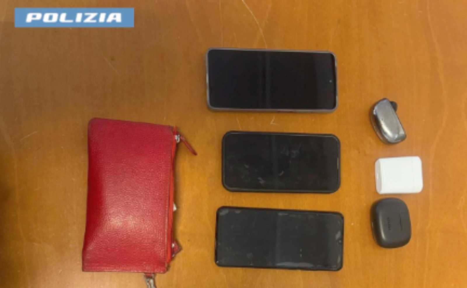 Roma, oggetti sequestrati dalla Polizia