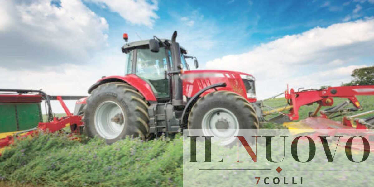 Trattore a lavoro a Fiumicino, tenuta regionale Palidoro