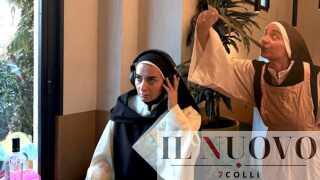 “Vita da suore”, il format che conquistato Roma: da TikTok al palco, suor Paola e suor Felicetta incontrano il pubblico (FOTO)