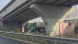 Roma, Salaria e Tangenziale: accampamenti abusivi, giacigli di fortuna e roghi (FOTO)