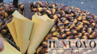 Roma, svolta in centro e a Prati: addio bancarelle da Trevi e Piazza di Spagna. E arrivano i caldarrostai “hi-tech”