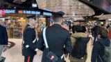 Fiumicino, rubavano cibo di lusso destinato alla business class: quattro arresti (VIDEO)
