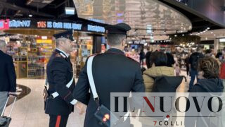Fiumicino, rubavano cibo di lusso destinato alla business class: quattro arresti (VIDEO)