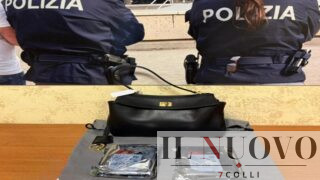 Roma, corriere ruba una borsa griffata e la mette in vendita on-line: denunciato un 37enne