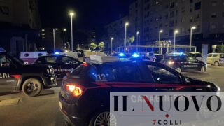 Roma, controlli dei carabinieri a Tor Bella Monaca: sequestrati 3 kg di droga, una pistola e munizioni