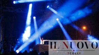 Capodanno 2026 a Ladispoli “col botto”: Guè + Rose Villain in piazza, ma esplode la ‘guerra’ sui 400mila euro