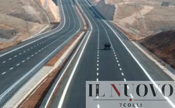 Un corridoio stradale come quello che sorgerà tra Ostia, Fiumicino, porto, aeroporto