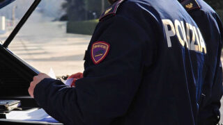 Cocaina in cucina, hashish sepolto in giardino: villa trasformata in trasformata in base dello spaccio, arrestato 47enne