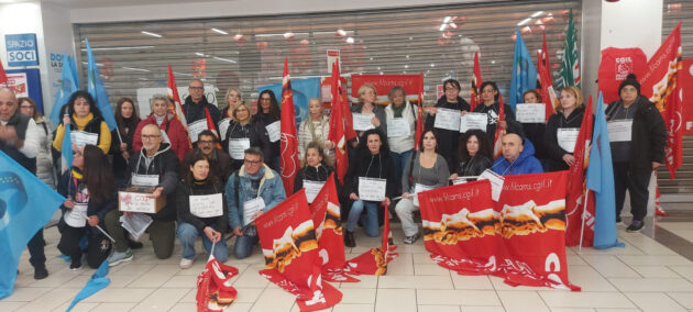 protesta lavoratori Coop Pomezia