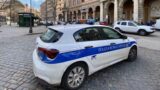 Roma, altro che cliché: colpisce un commerciante in piazza Vittorio e tenta la fuga