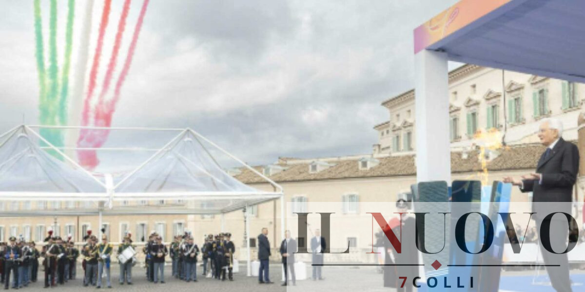 Roma, frecce tricolori per la Fiamma Olimpica