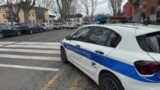 Roma, mercato del Quarticciolo, ruba un monopattino e si scaglia contro i vigili: arrestato 38enne
