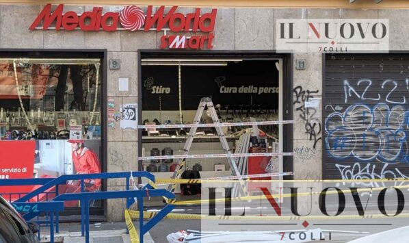 Roma, spaccata Mediaworld